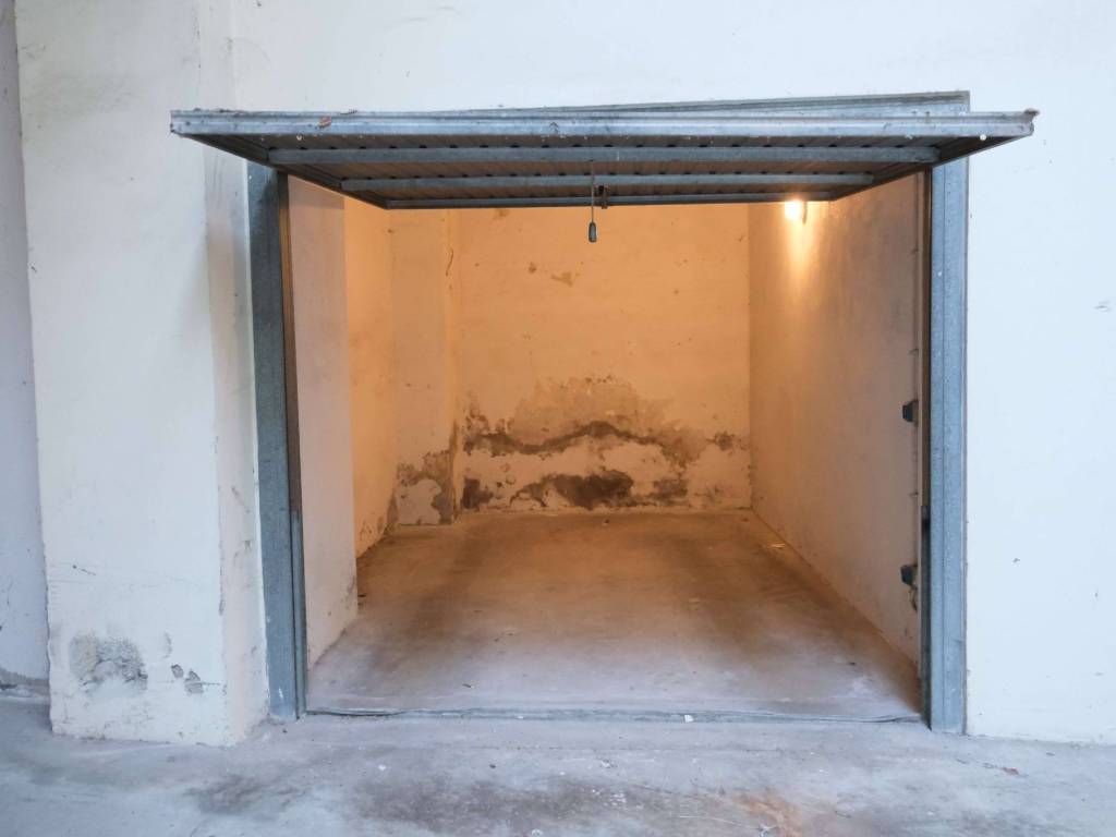 Garage - box via rocche 5, centro storico, verona