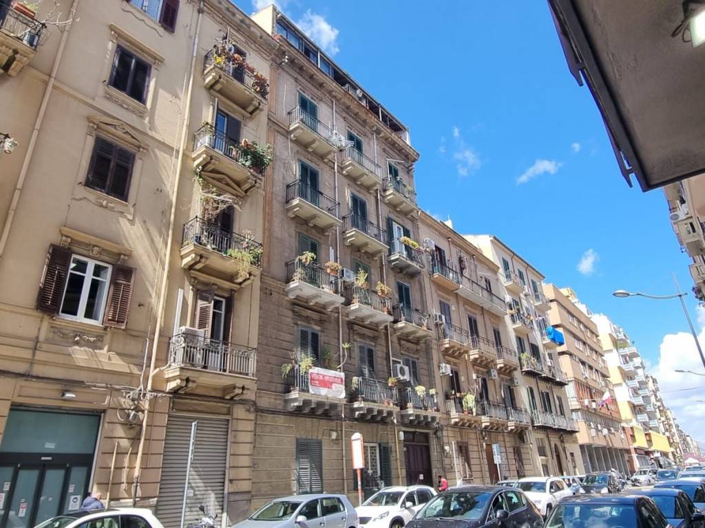 Stanza singola via giacomo cusmano, palermo