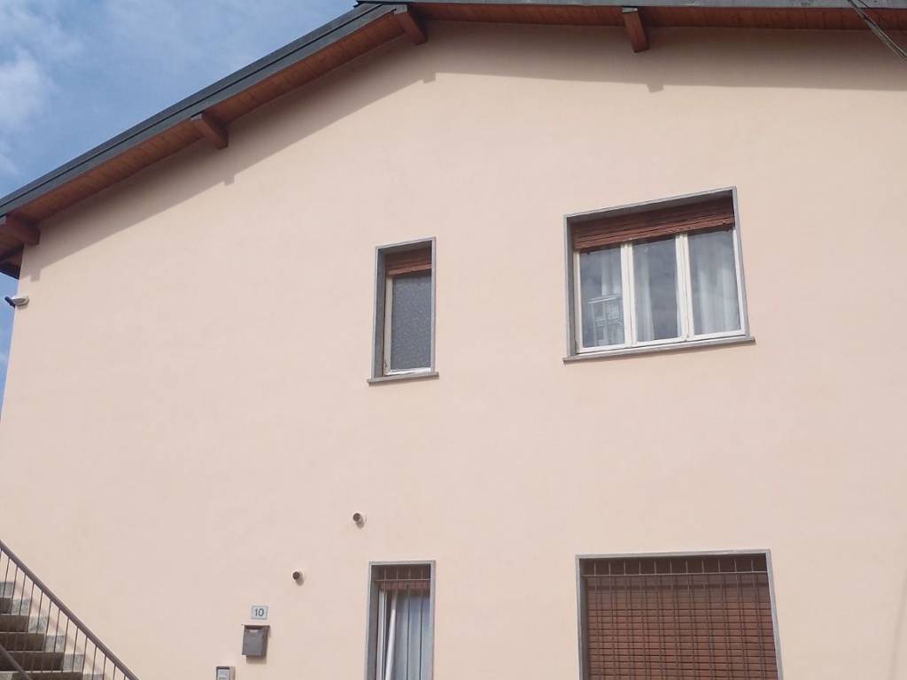 Trilocale via ronchi nuovi 10, centro, gavirate