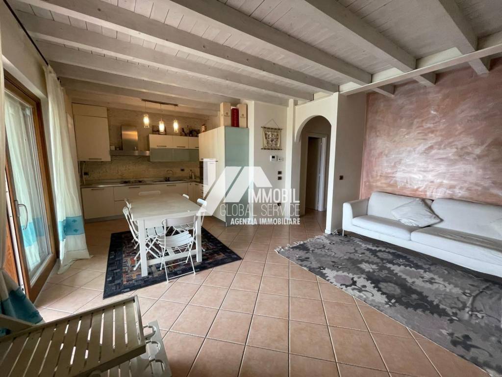 Trilocale via prais 15, centro, padenghe sul garda