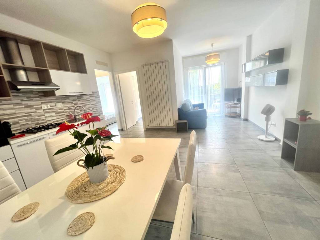 Trilocale via aurelia 205, centro, san bartolomeo al mare
