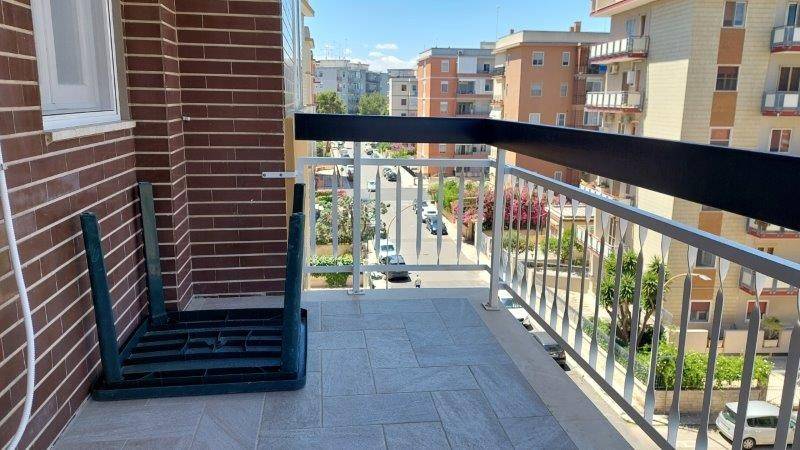 Stanza tripla via solferino 1, brindisi