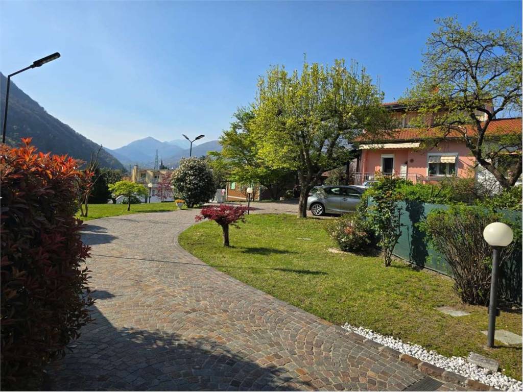 Vendita Villa bifamiliare in via Bagnolini, 8 Verbania. Ottimo stato, posto  auto, con balcone, riscaldamento autonomo, 200 m², rif. 119977278