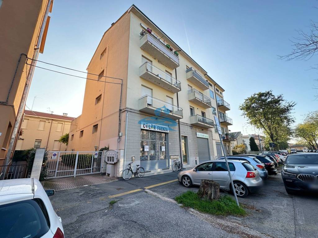 Locale commerciale via goffredo mameli 40, faenza