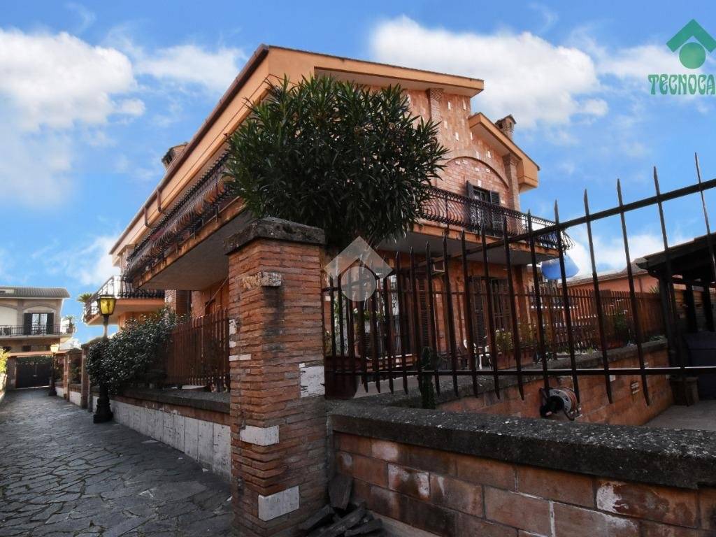 Villa bifamiliare via atimeto 30, Quarto Miglio, Roma