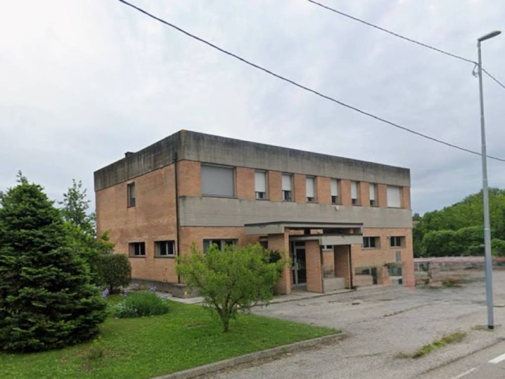 Locale commerciale via massafiscaglia 579, contrapò - villanova, ferrara