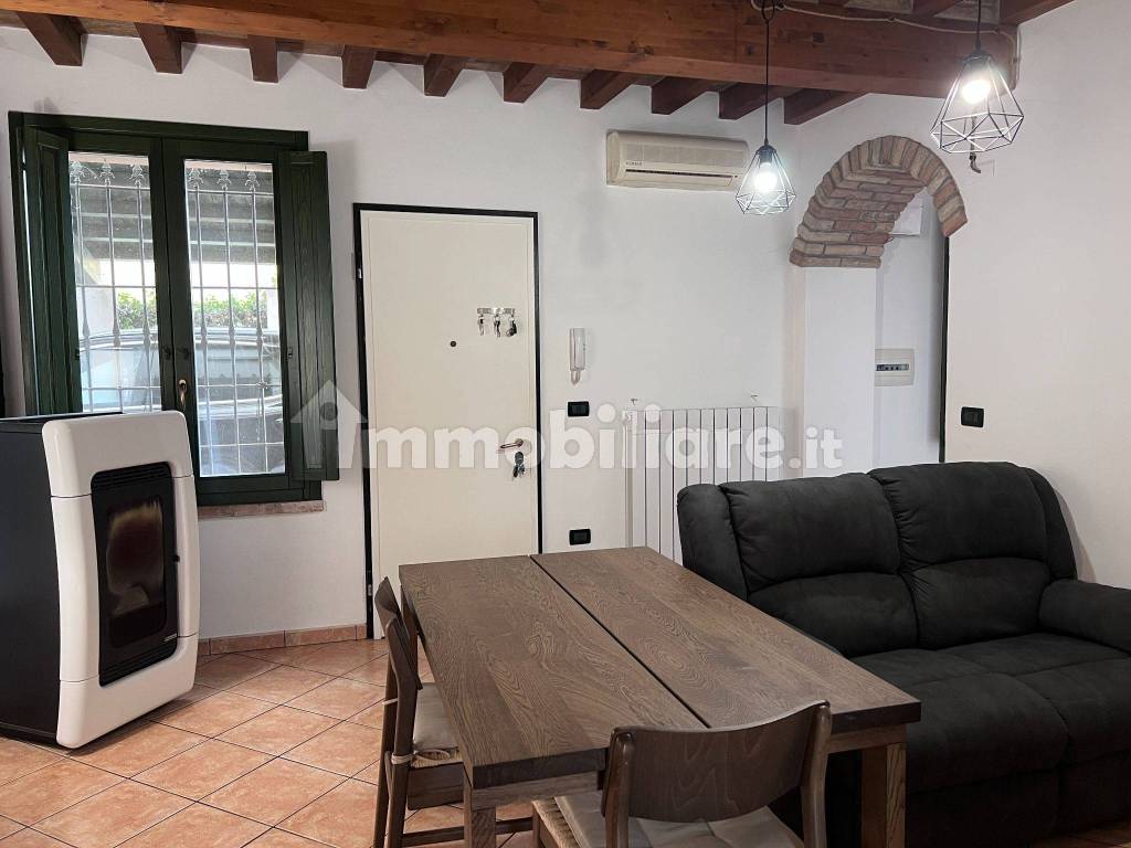 Vendita Villa Bifamiliare In Via Trento 154 Acquanegra Sul Chiese 