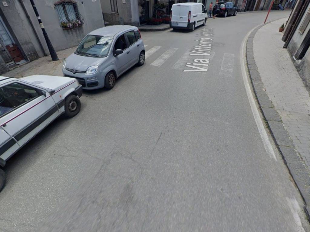 Negozio all'asta via vittorio veneto 136, fabrizia
