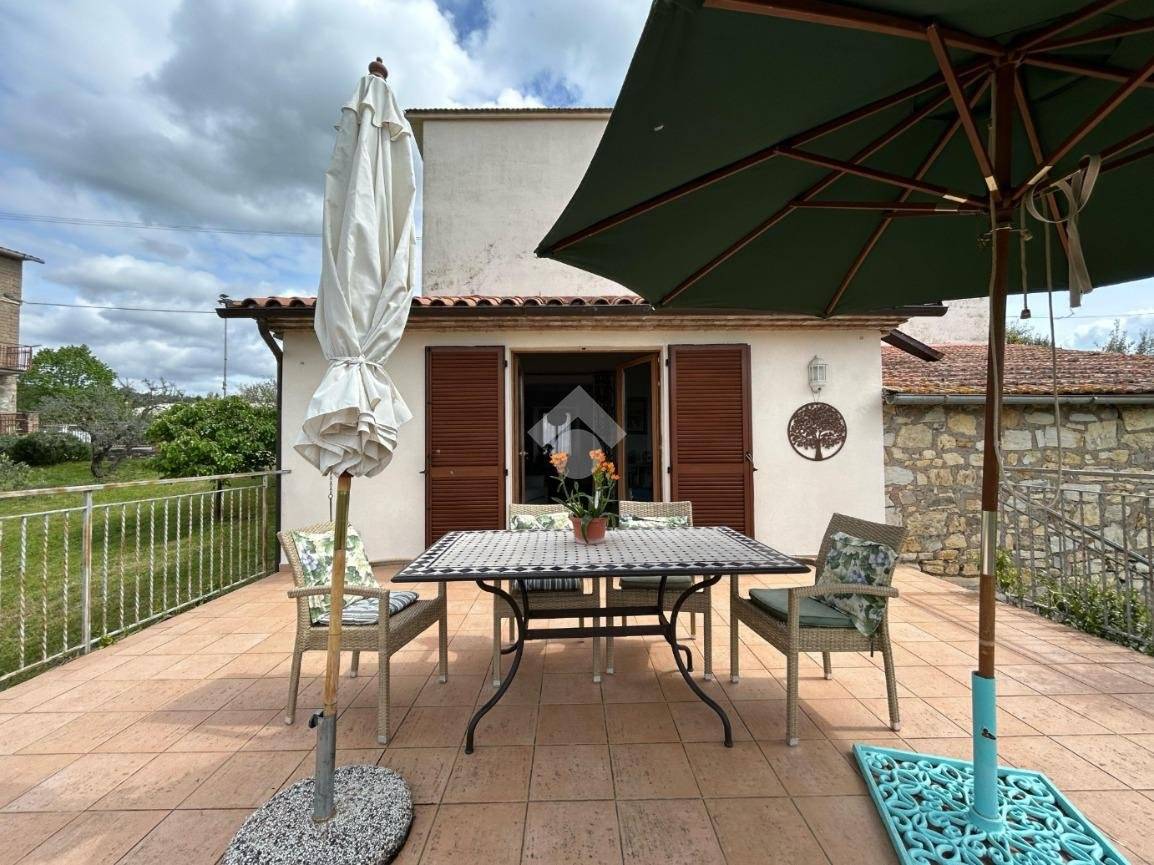 Samostatný dům se zemědělským pozemkem na prodej ve Fossatello Orvieto - 4