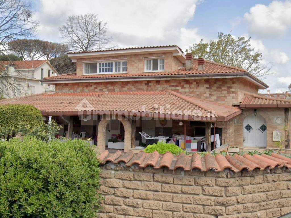 Monolocale via Villabassa, Infernetto, Roma