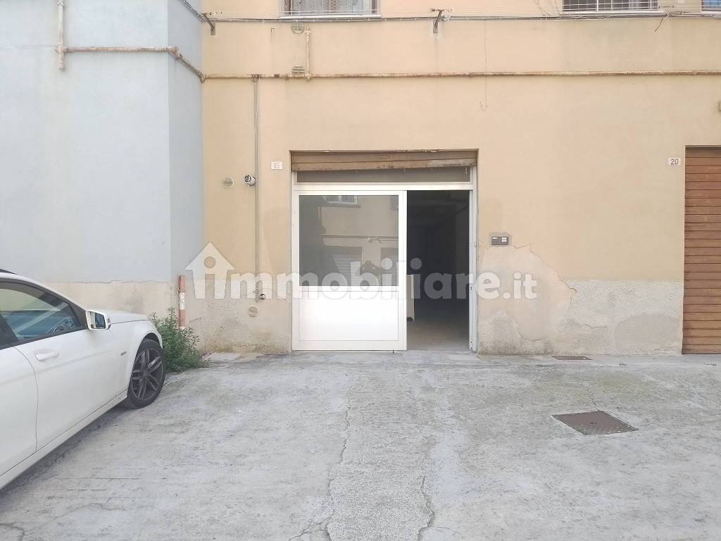 Magazzino - Deposito via Eduardo Traverso, Genova, Rif. 120126690