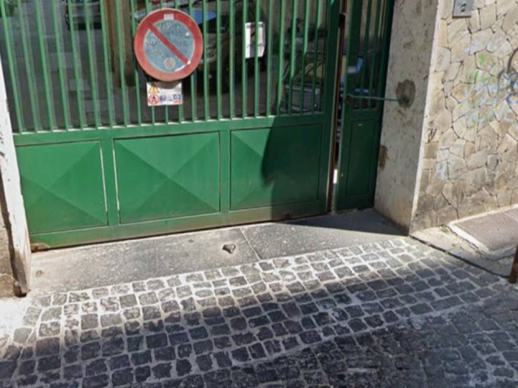 Posto auto - moto via florestano rossomandi 1, vomero, napoli
