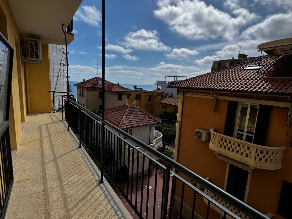 Bilocale via aurelia 175, varigotti, finale ligure