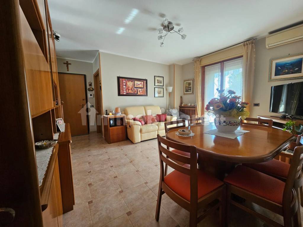 Vendita Appartamento Corbetta. Trilocale in via Generale Luigi Cadorna ...