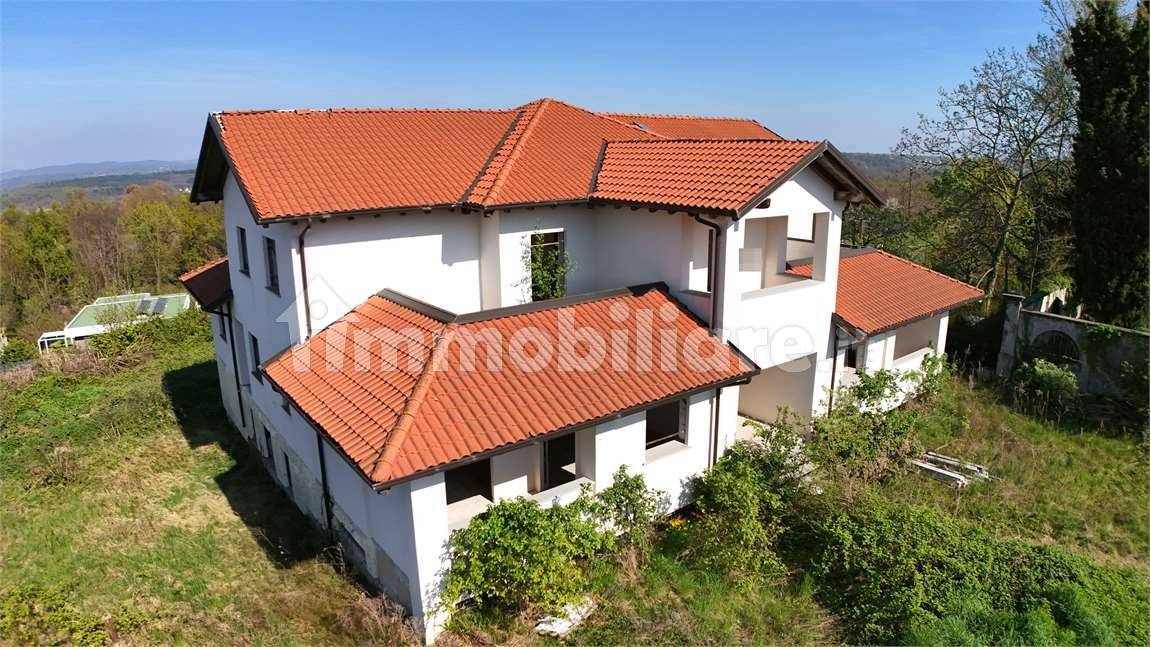 Palazzo - Edificio in vendita a Gattico-Veruno