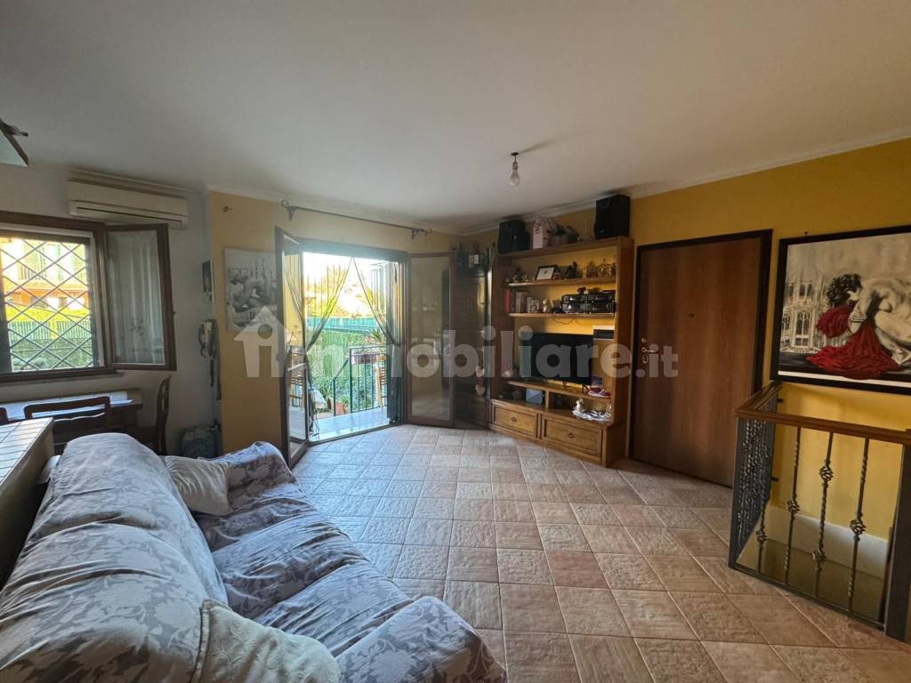 Trilocale via Novaledo, Infernetto, Roma