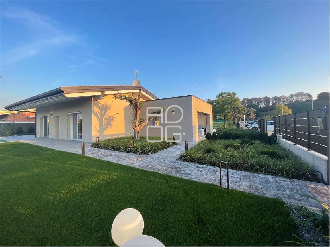 Villa in vendita a Castelnuovo del Garda