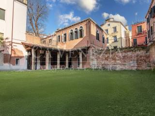 Single family villa Campo Santo Stefano, San Marco, Venice