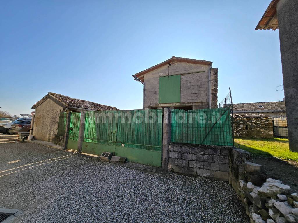 Modotto Magazzino - Deposito via Modotto, Moruzzo, Rif. 120653838 - Immobiliare.it