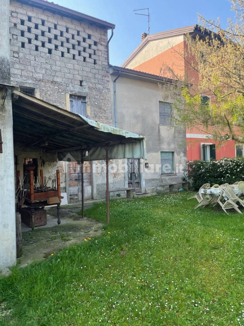 Rustico - Casale in vendita a Verona