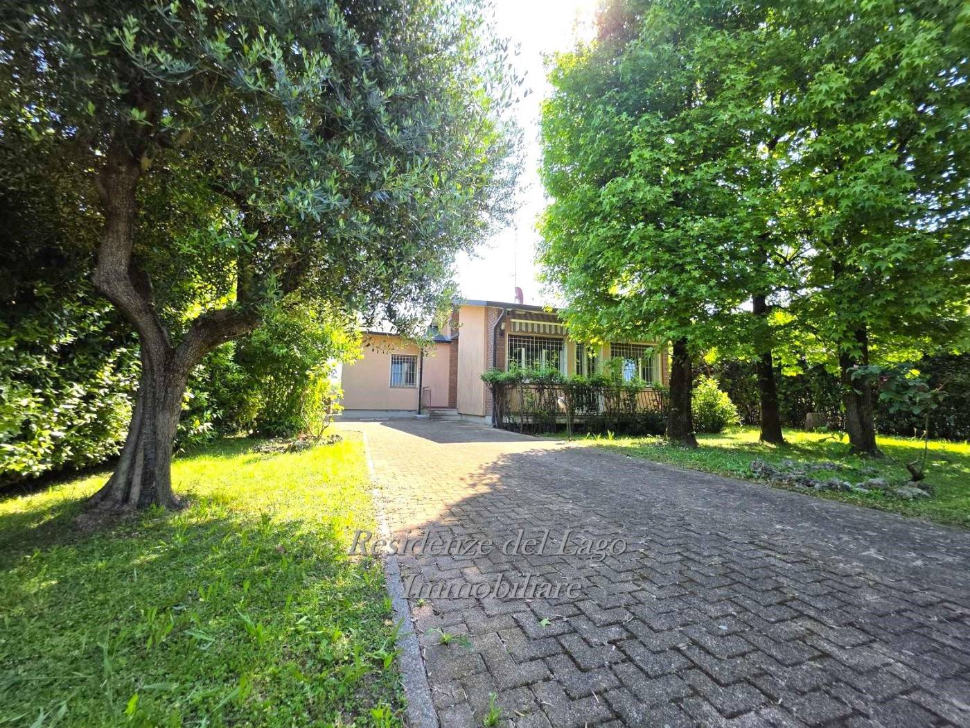 Villa in vendita a Peschiera del Garda