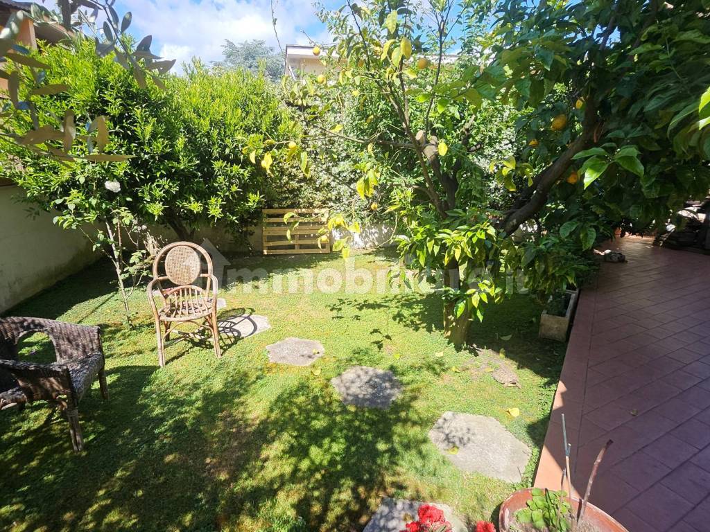 Villa a schiera via Minerbio, Vitinia, Roma