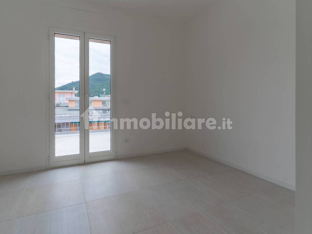 Vendita Appartamento Borghetto Santo Spirito. Bilocale in Passo Saleo, 1.  Buono stato, quinto piano, posto auto, con terrazza, riscaldamento  centralizzato, rif. 120740782