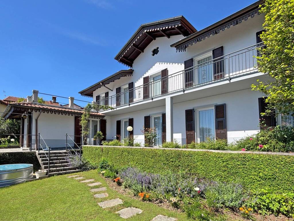 Vendita Villa unifamiliare in via Valle Ballona Verbania. Ottimo stato, con  terrazza, riscaldamento autonomo, 215 m², rif. 120796152