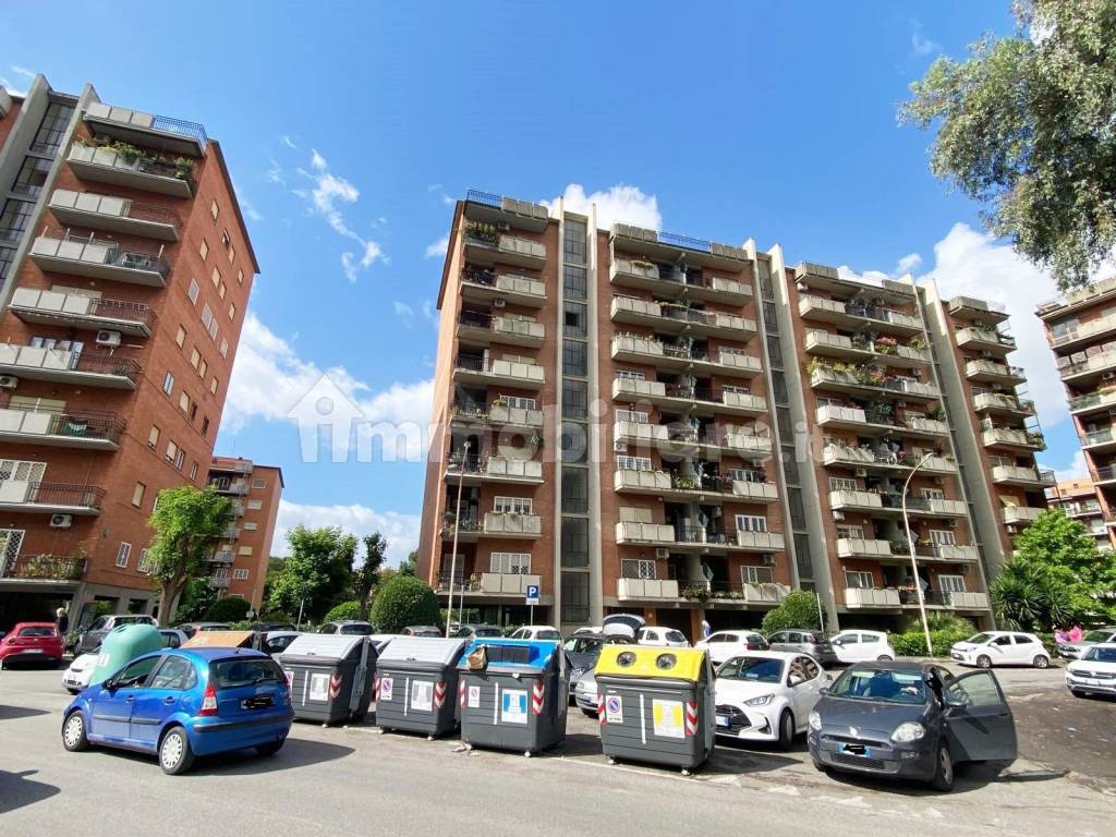 Vendita Appartamento Roma Trilocale In Via Davide Campari 160 Buono 