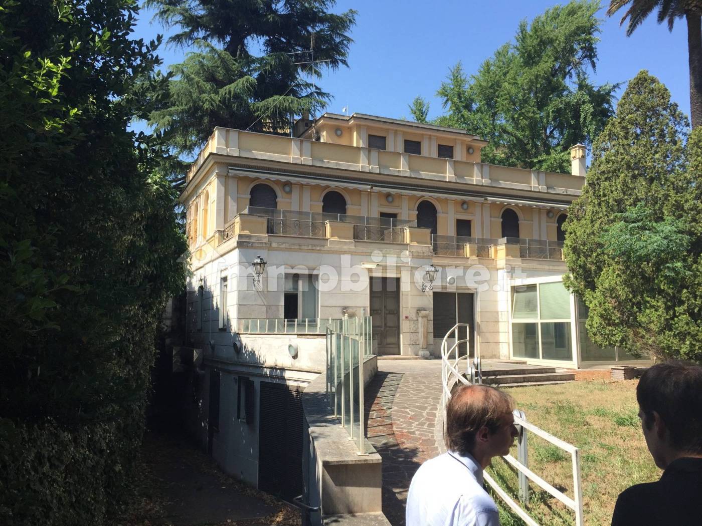 Palazzo - Edificio in vendita a Roma