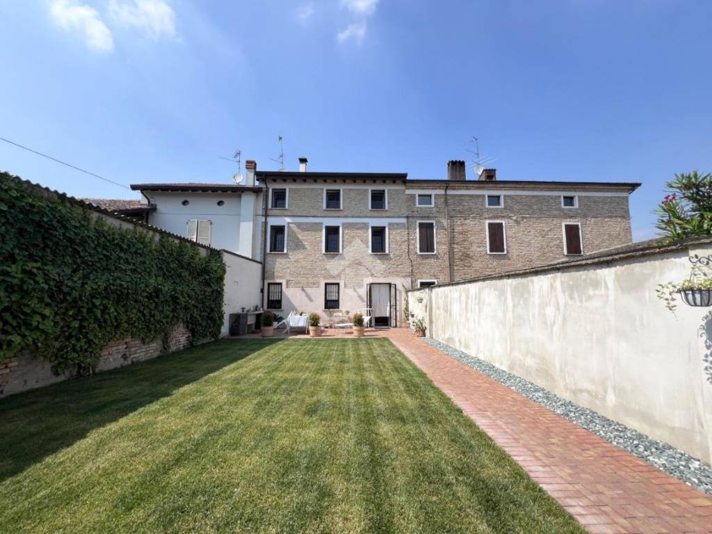 Vendita Terratetto Unifamiliare In Via Bruno Buozzi 91 Acquanegra Sul 