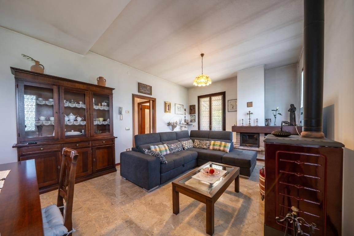 Villa in vendita a Canossa