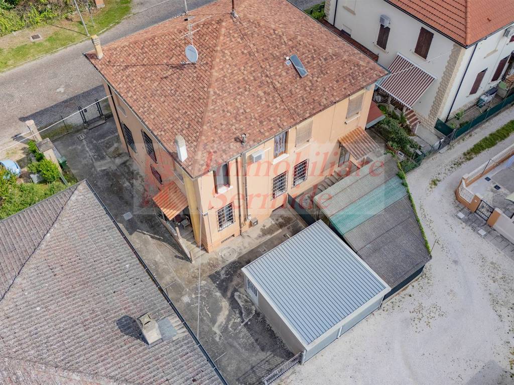vendita-villa-bifamiliare-in-via-24-aprile-sermide-e-felonica-ottimo