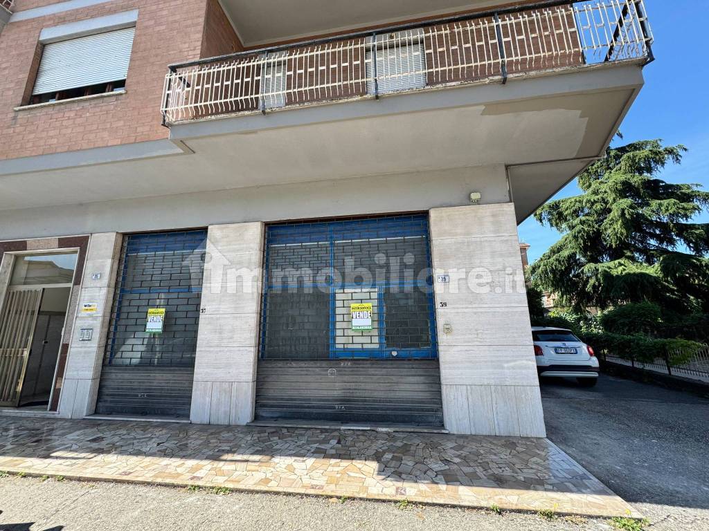 Locale commerciale via Pietro Mascagni, Pratillo, Frosinone — foto 2