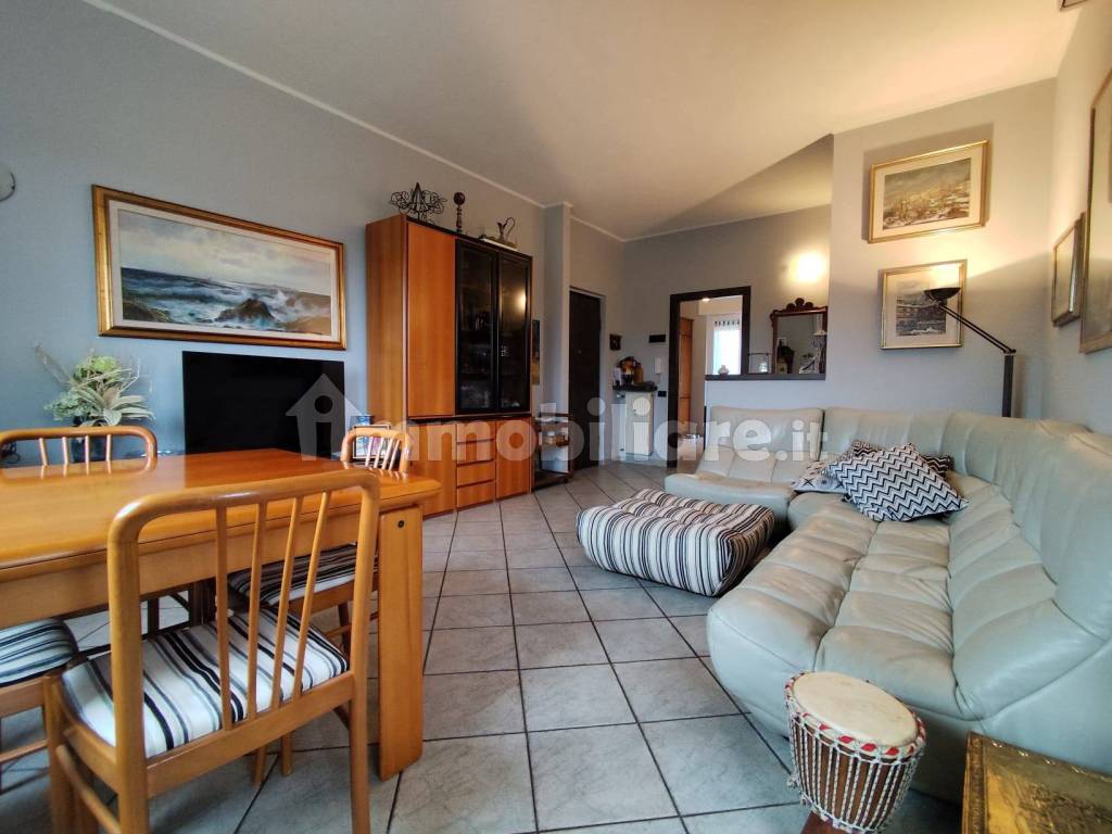 Vendita Appartamento Corbetta. Trilocale in via Meroni 8. Ottimo stato ...