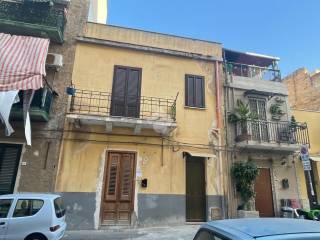4-room flat via arcivescovo alfano 42, Settecannoli, Palermo