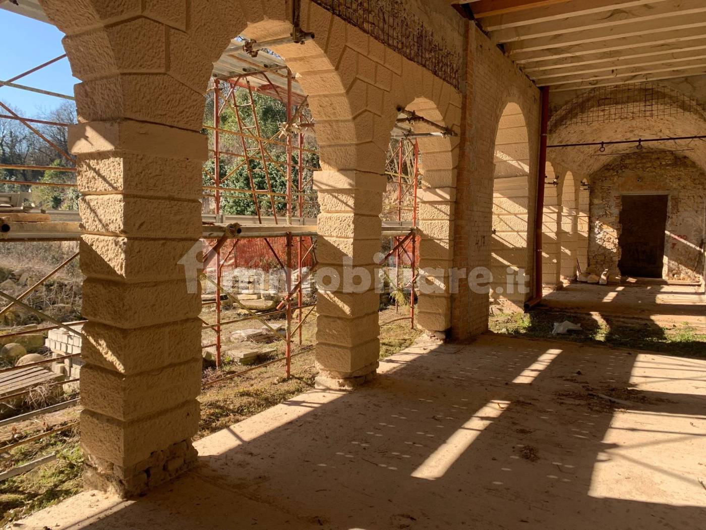 Rustico - Casale in vendita a Verona