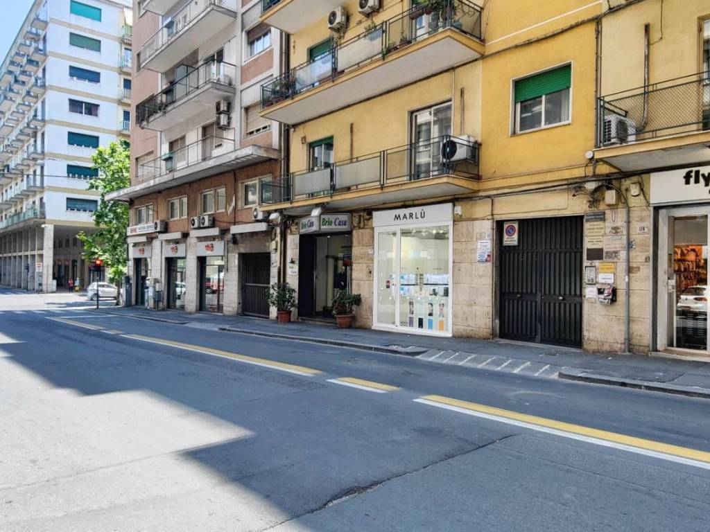 Rent Apartment Catania. 4-room flat in via Gabriele D'Annunzio. Good