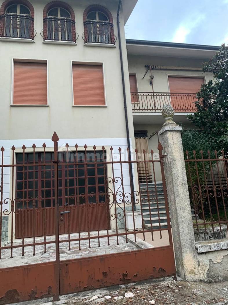 Casa indipendente in vendita a Alta Val Tidone