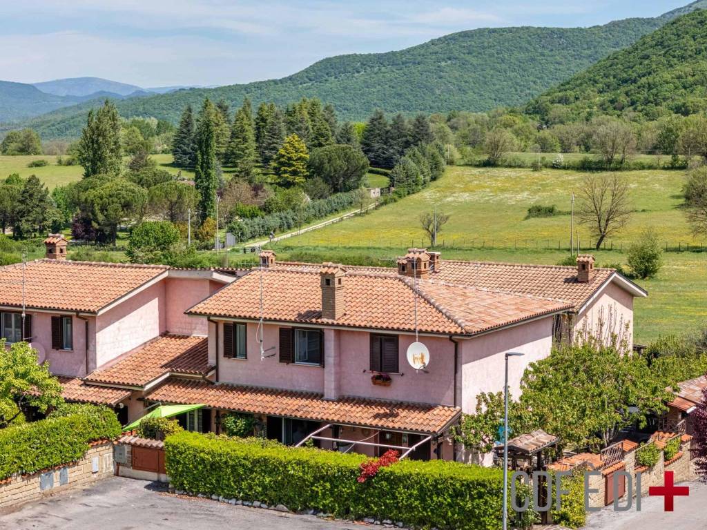 Vendita Villa plurifamiliare in via Valle Rosa Rocca di Botte. Buono ...