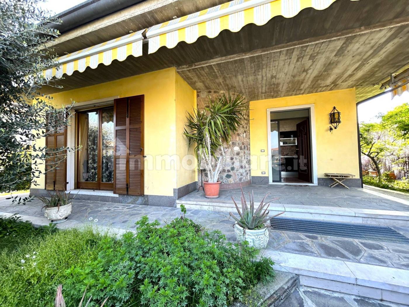 Villa in vendita a Peschiera del Garda
