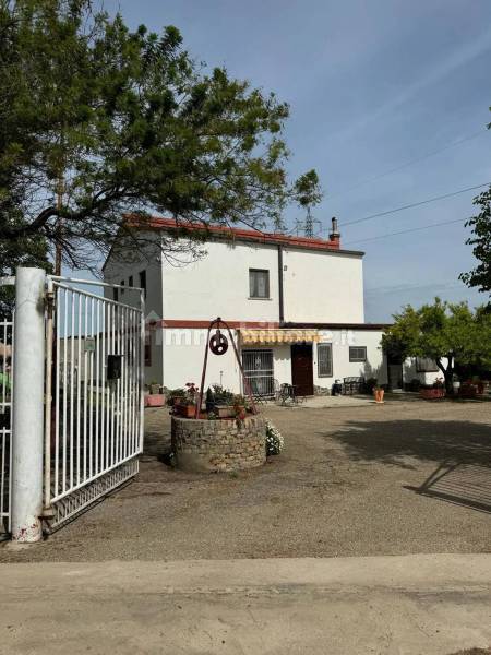 Agriturismo in vendita a Campomarino - anteprima 2