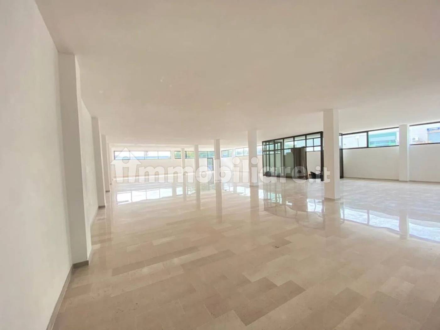 Capannone Commerciale 1.260mq su 3 Livelli - Via Arti e Mestieri Termoli - foto 13