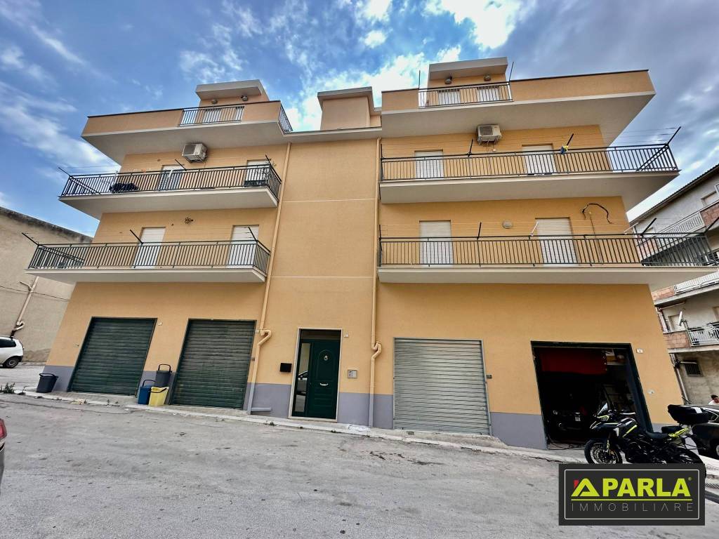 Photo inspiration: Visual Reference: Vendita Appartamento Canicattì Quadrilocale In Via Luigi Cherubini
