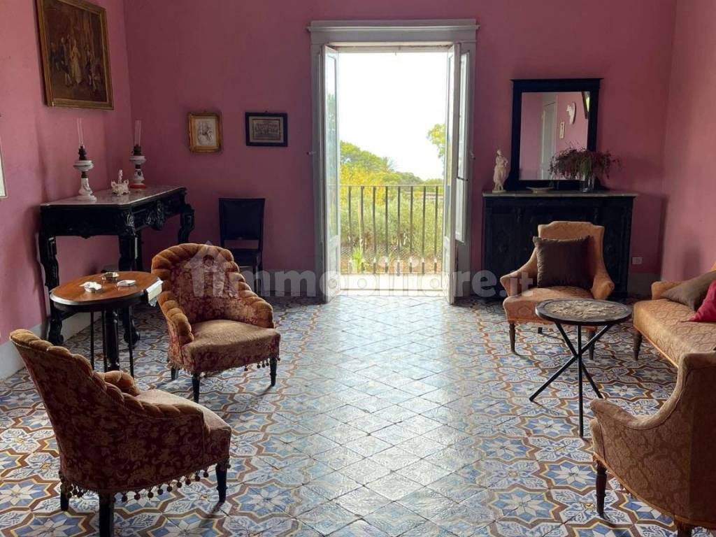 Salone