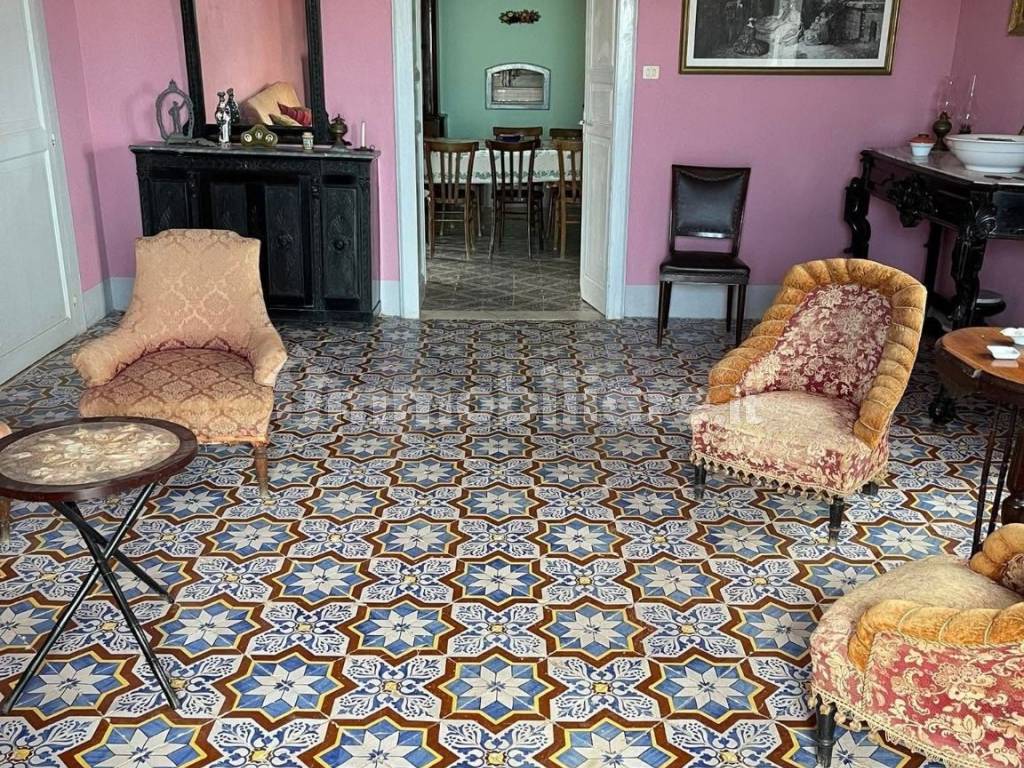 Salone