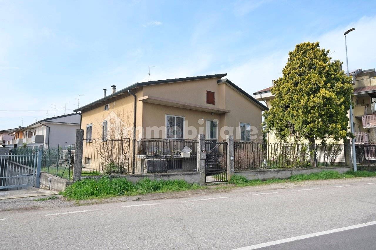 Villa in vendita a Villafranca di Verona