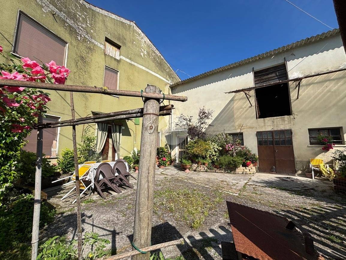 Casa indipendente in vendita a Valeggio sul Mincio