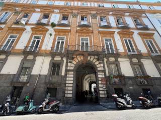4-room flat via Monte di Dio, Santa Lucia, Naples