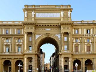 2-room flat via Por Santa Maria, Piazza della Repubblica, Florence